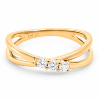 Vigga ring i 18 karat guld med tre hvide diamanter på i alt 0,16 carat