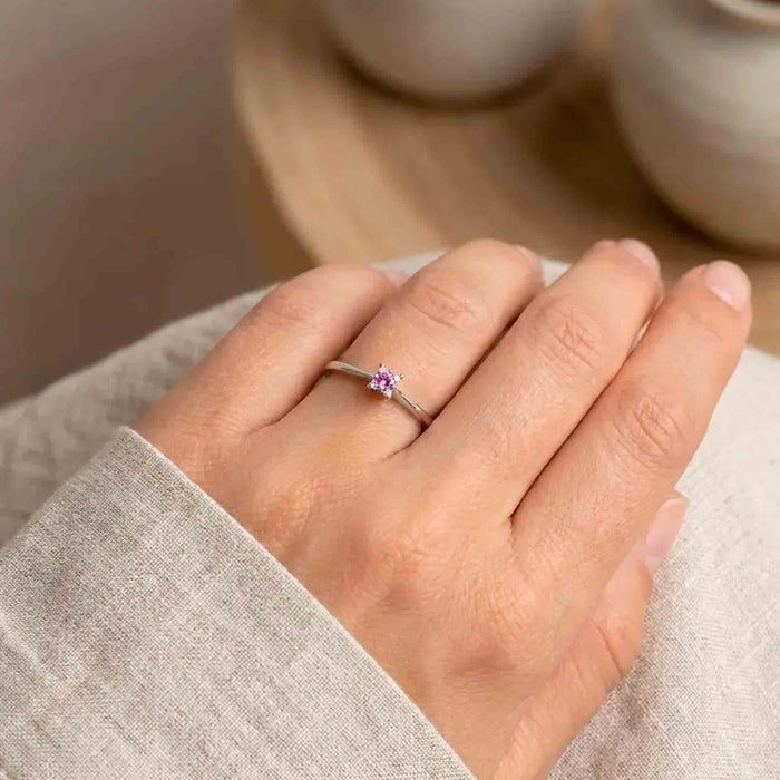 Wilma ring med pink safir og hvide diamanter i 18 karat hvidguld